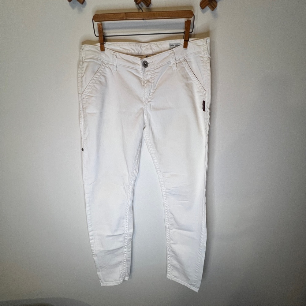 Silver Jeans “Gwen Chino Relaxed Skinny” White Pants
